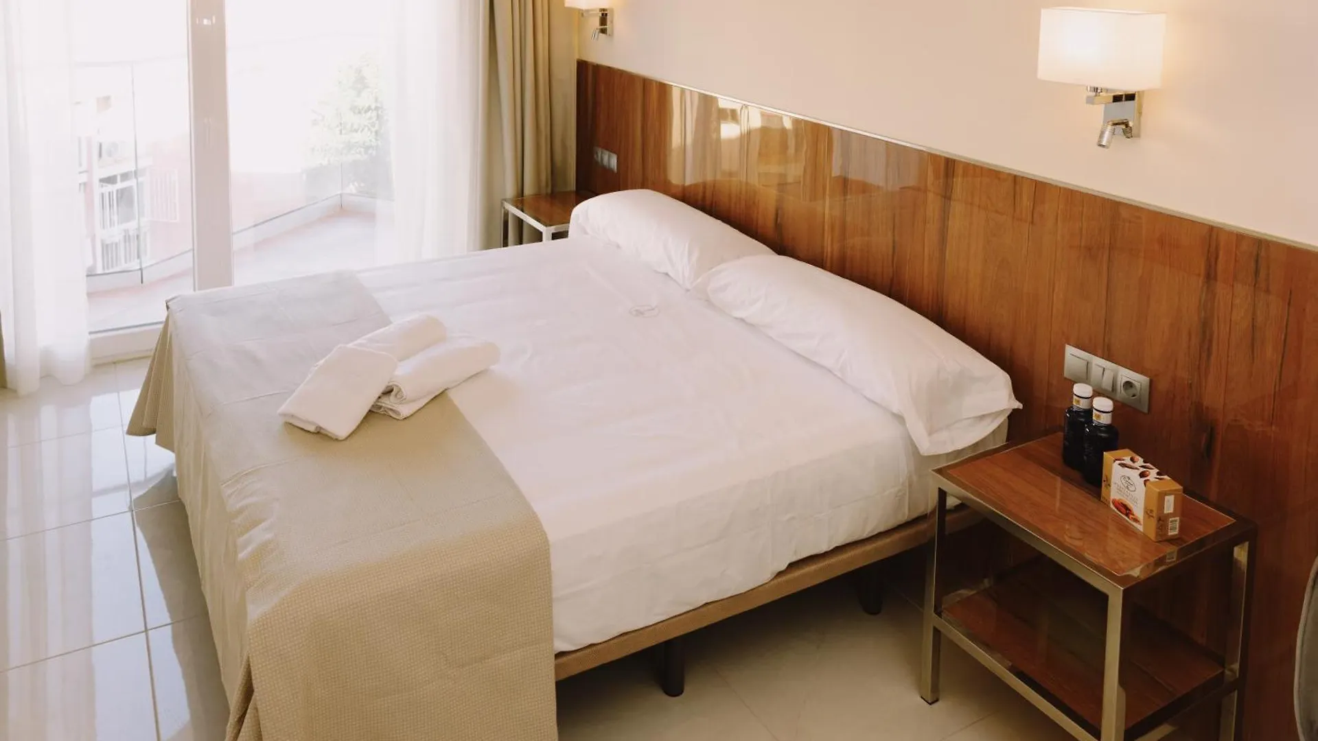 Aparthotel Apartamentos Buendia Suites - Torremolinos Centro Spain