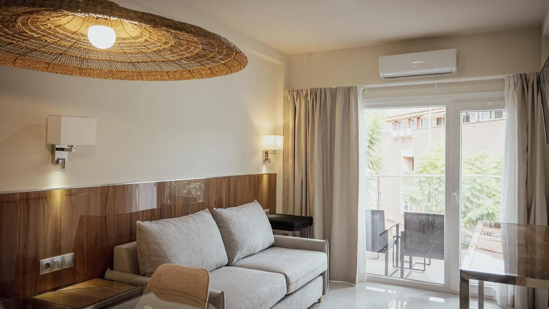 Apartamentos Buendia Suites - Torremolinos Centro Aparthotel